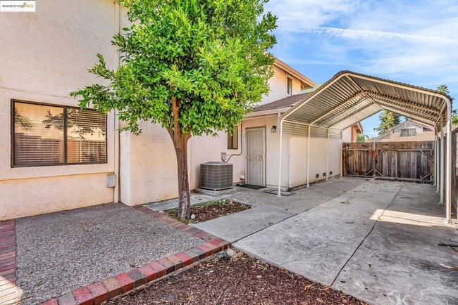 Building Photo - 4820 Ridgeview Dr