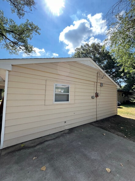 Building Photo - 4187 Falcon Dr