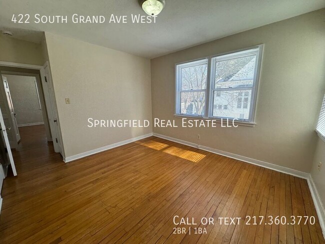 Building Photo - Spacious 2 Bed, 1 Bath Upper Duplex with H...