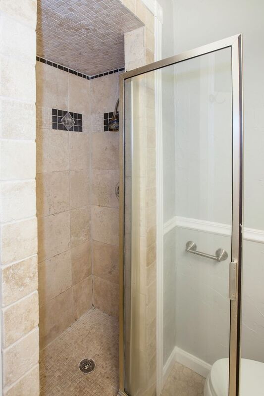 Building Photo - 1535 Rocky Point Dr