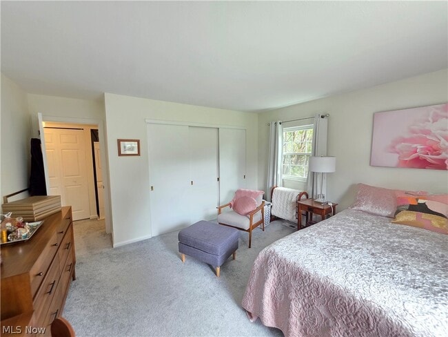 Building Photo - 6995 Carriage Hill Dr