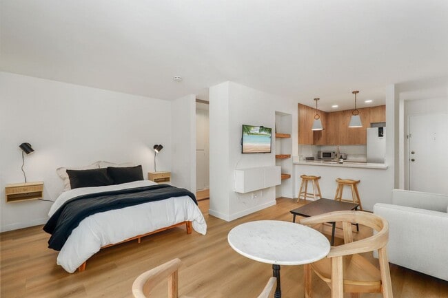 Building Photo - Modern Studio in BayHo - Fully Furnished o...