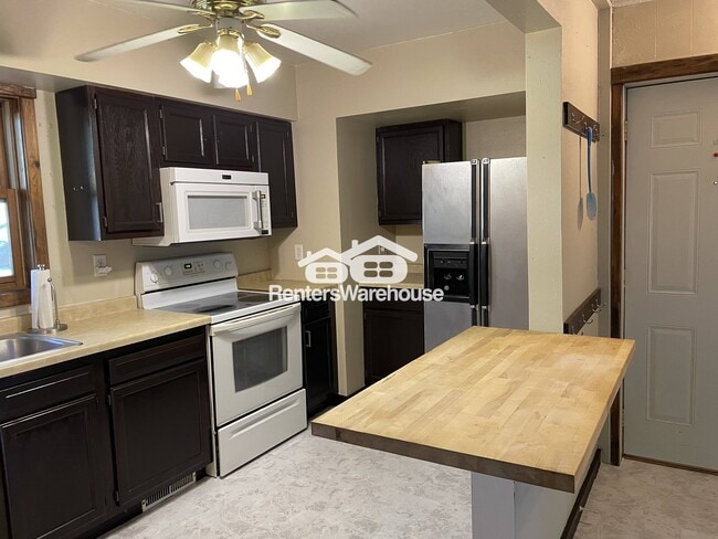 Building Photo - 1509 8th St E