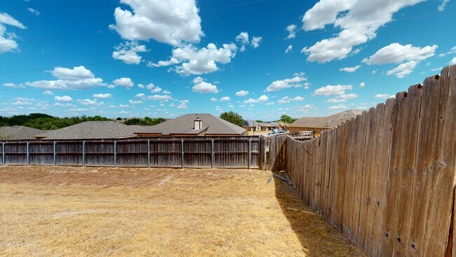 Building Photo - FREE JANUARY RENT!!!! PRICE IMPROVEMENT ONLY $1,295 !!!!