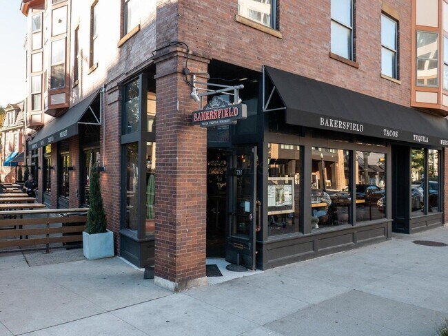 Building Photo - 1145 N High St