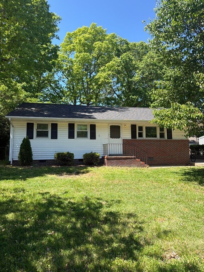 Building Photo - 1000 Kingsport Ln