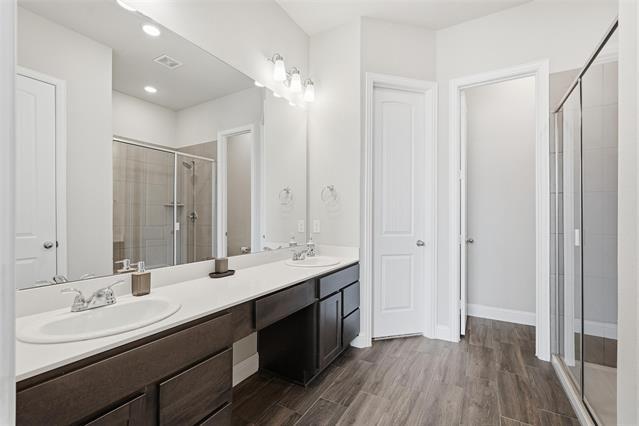 Building Photo - 1124 El Sol Blvd