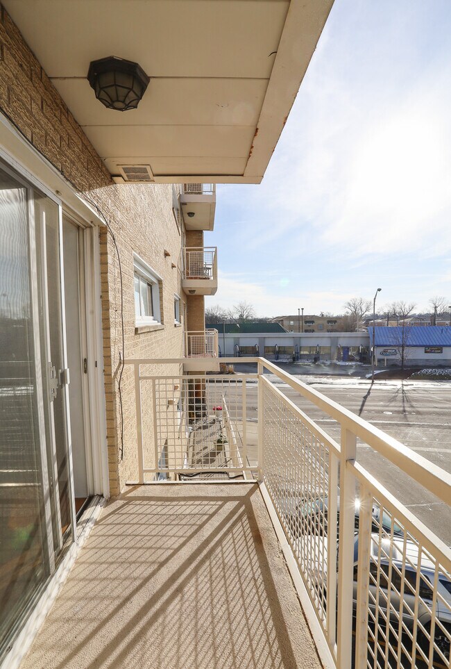 Building Photo - 7520 W Grand Ave