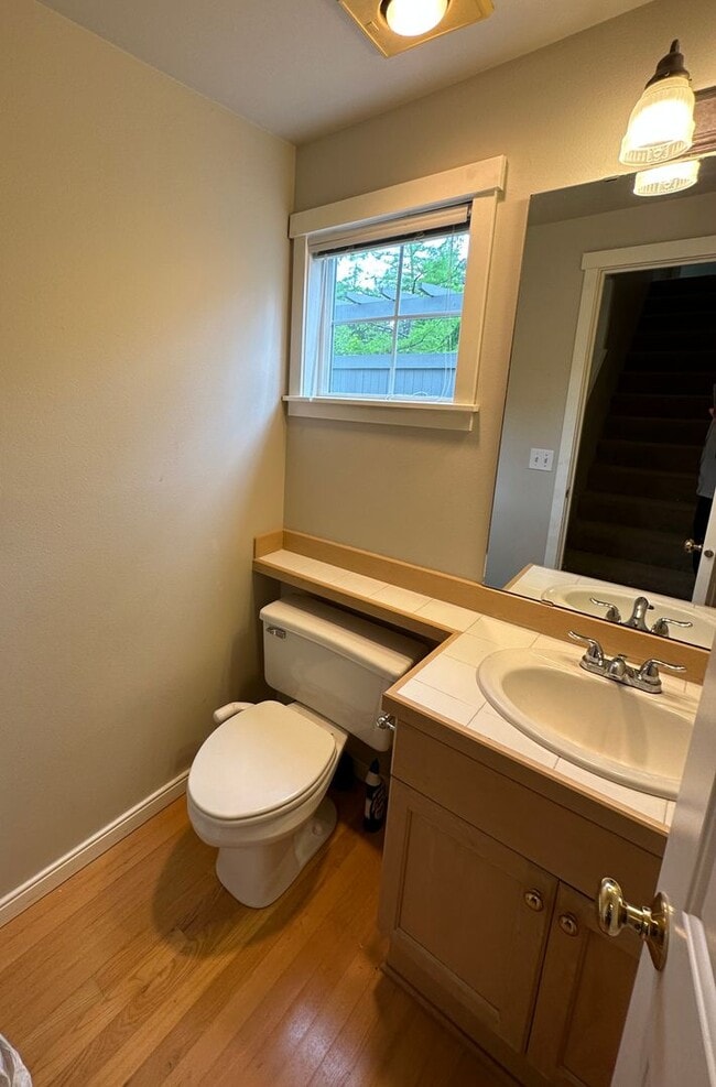 Building Photo - 2Bd/2.5Ba Issaquah Townhouse