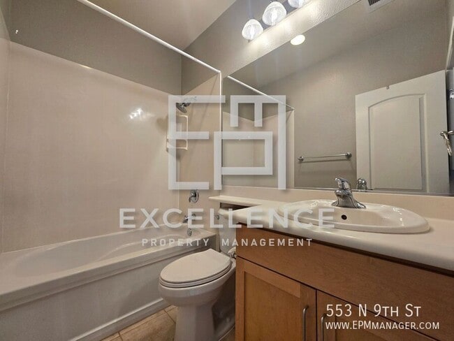 Building Photo - 553 N 9th St