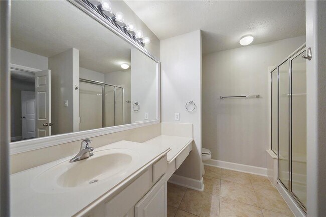Building Photo - 6 Valewood Pl