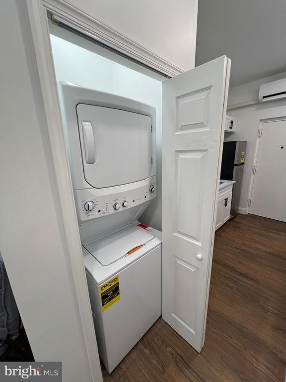 Building Photo - 2145 Elkins Ave