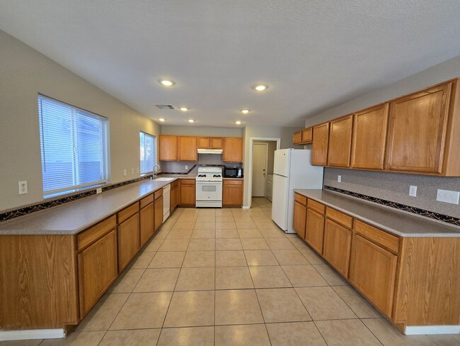 Building Photo - 3 Bedroom Home in Summerlin North Close to...