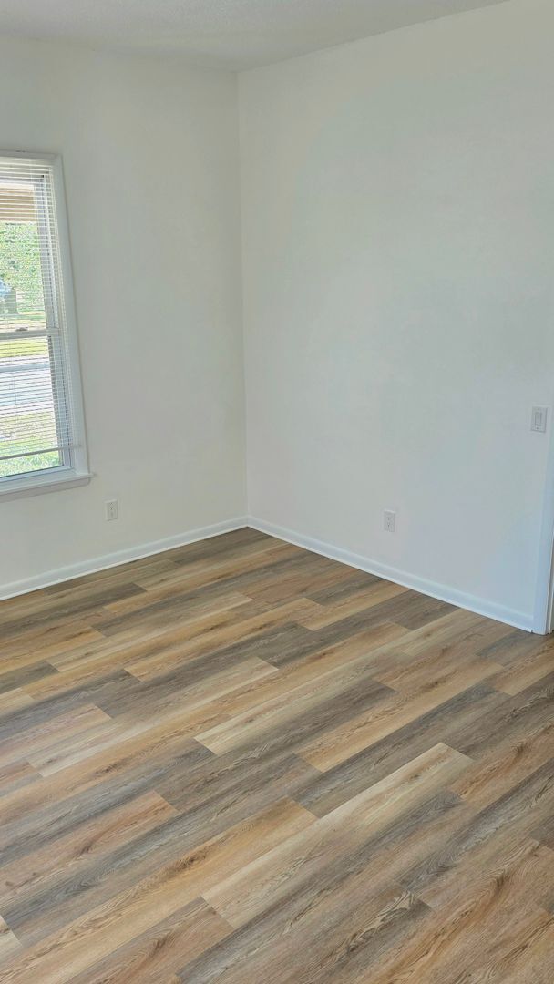 Building Photo - Charming First-Floor Apartment on Gorgeous Camden Ave!