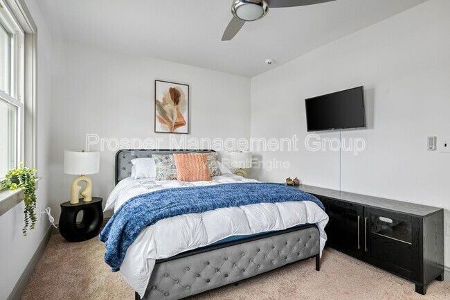 Building Photo - 201 Nassau St