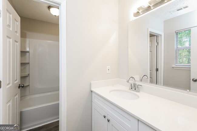 Building Photo - 38 Bay Cove Dr