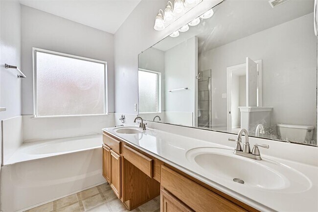 Building Photo - 731 Chase View Dr