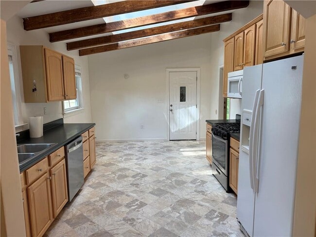 Building Photo - 3544 Raymond Dr