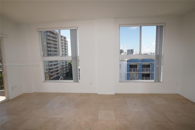 Building Photo - 2650 SW 37th Ave