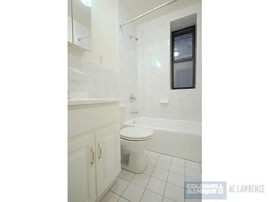 Building Photo - 151 E 81st St