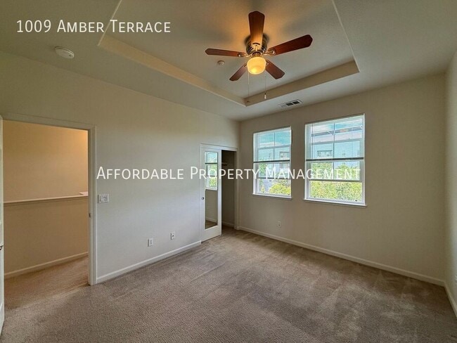Building Photo - 1009 Amber Terrace
