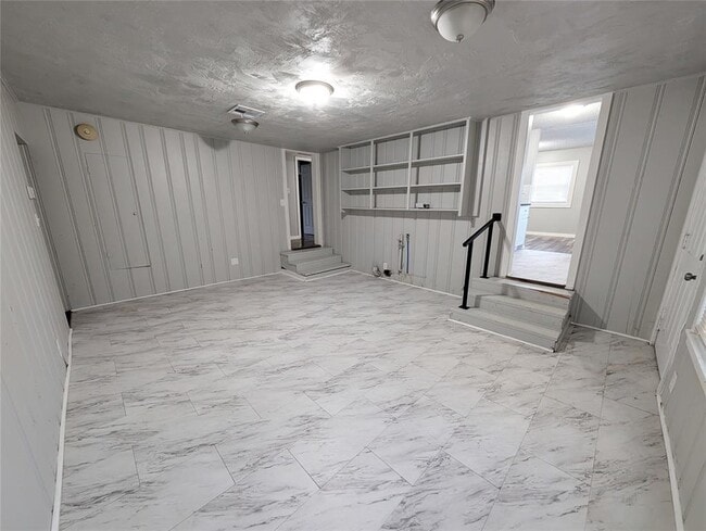 Building Photo - 918 W Hayes St