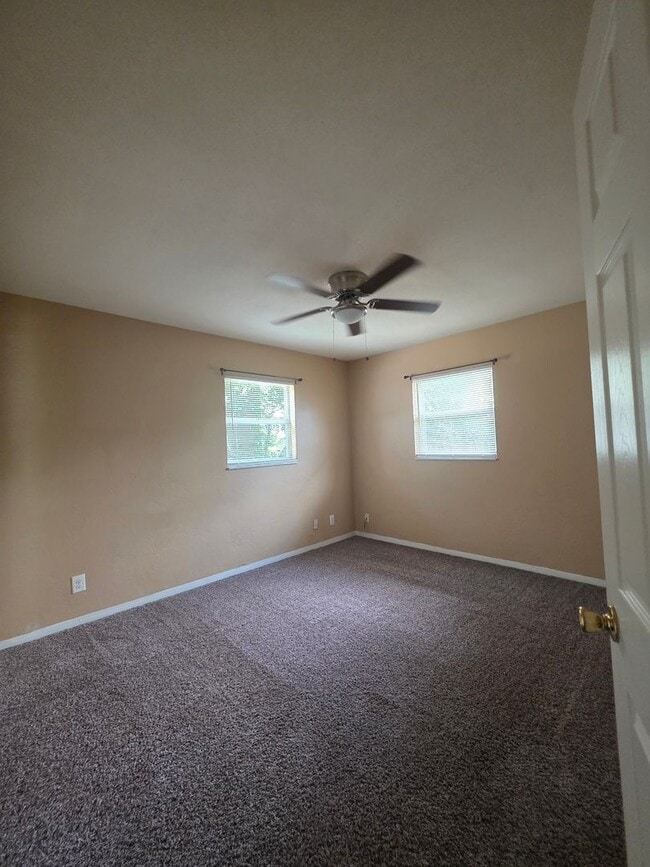 Building Photo - 3 bedroom 2 Bath Single Family Home