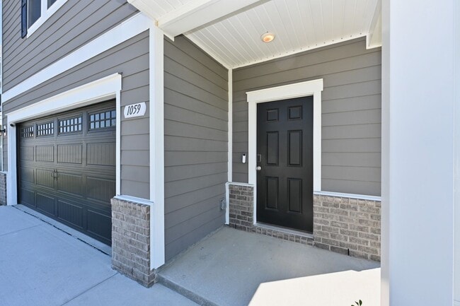 Building Photo - **RARE FIND: LIKE NEW, ONE-OWNER, 5-BED, 3-BATH HOME BUILT IN 2025 IN A NEIGHBORHOOD WITH RESORT-...