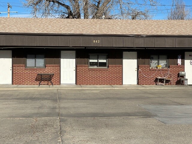 Building Photo - 842 E Yellowstone Hwy