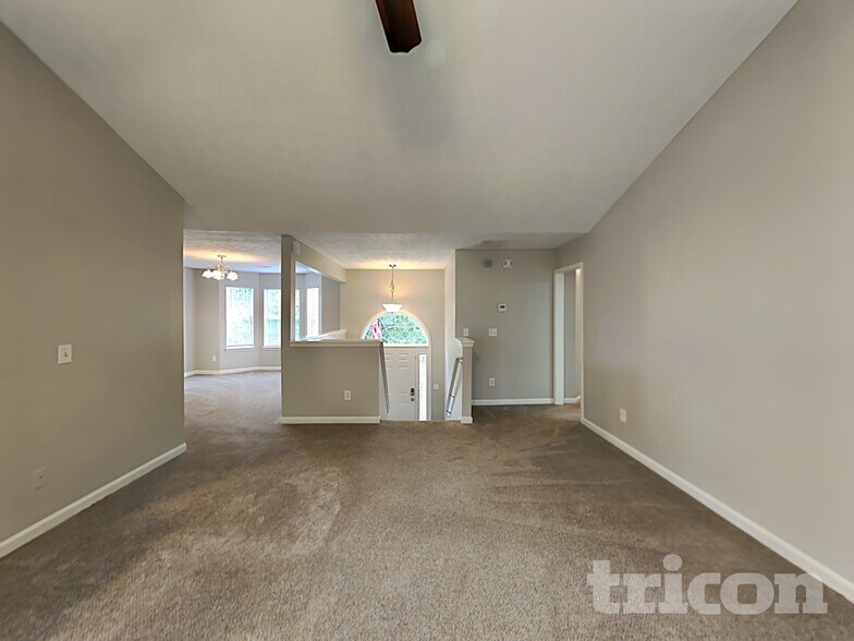 Building Photo - 11728 Spring Lake Way