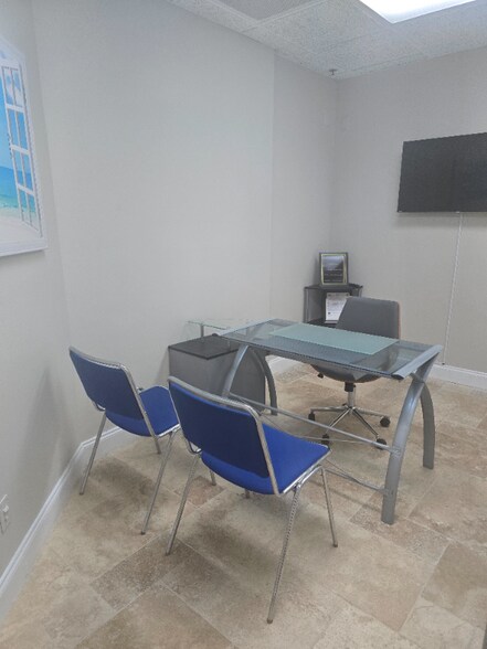 Building Photo - 2500 W Lake Mary Blvd