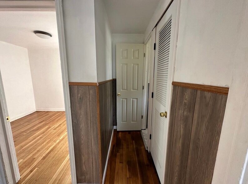 Building Photo - 256 Broad St