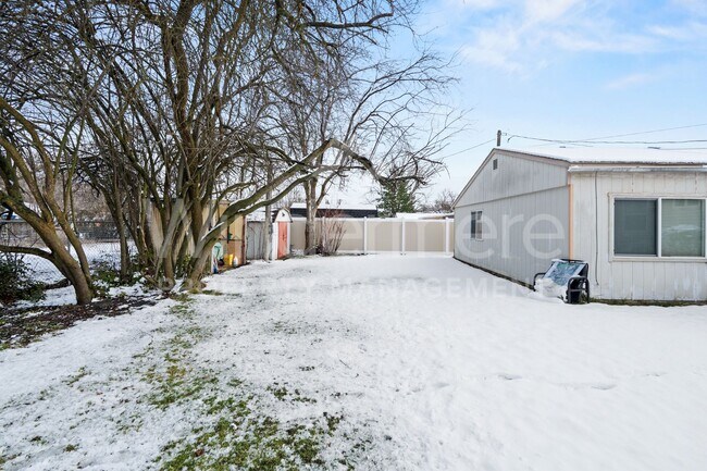 Building Photo - 11321 E Springfield Ave