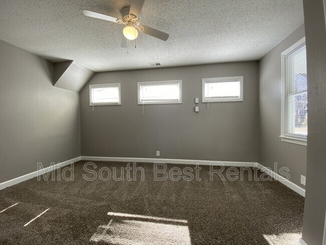 Building Photo - 3140 Sinclair St