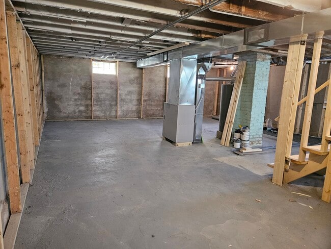 Building Photo - 4950 Adams St