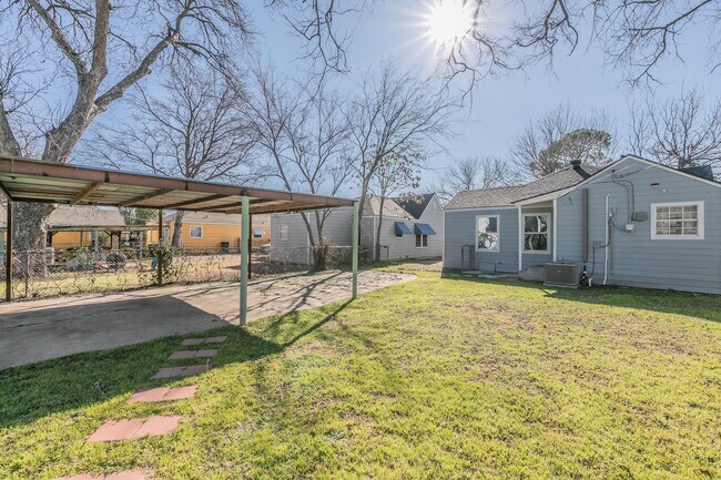 Building Photo - 2617 Marigold Ave