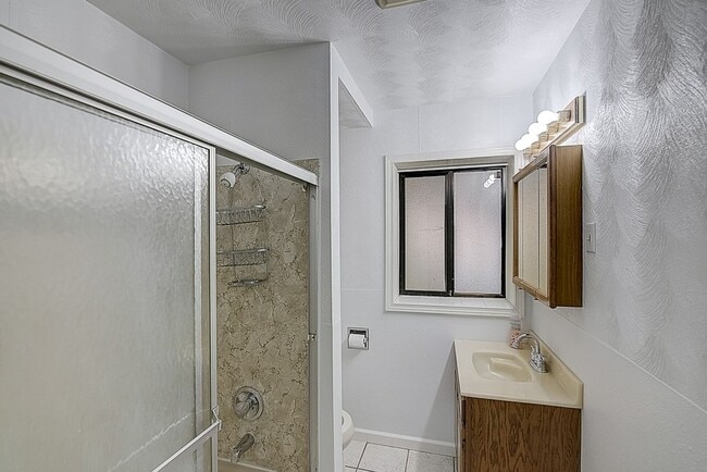 Building Photo - 4 bed/ 2 bath house on 145th St!