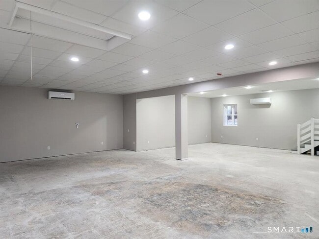 Building Photo - 16 Church St