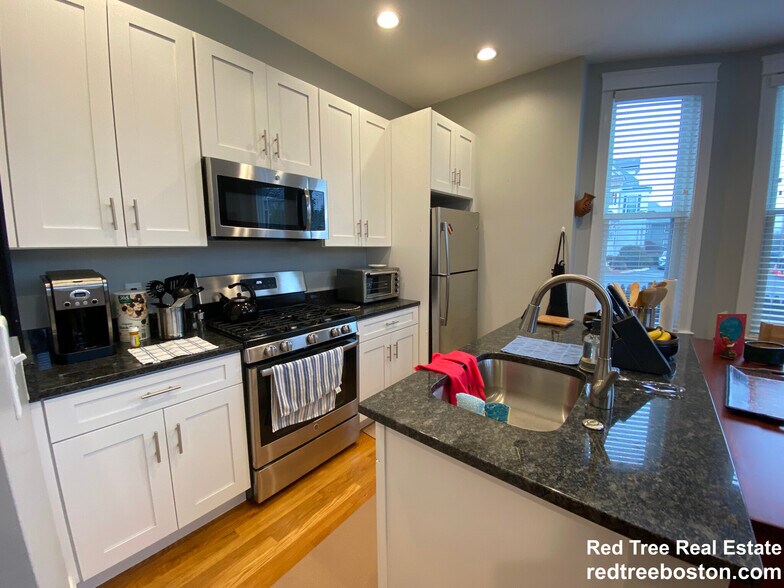 Building Photo - 405 S Huntington Ave