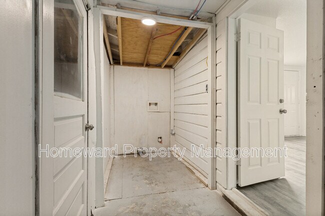 Building Photo - 5529 Diaz Ave