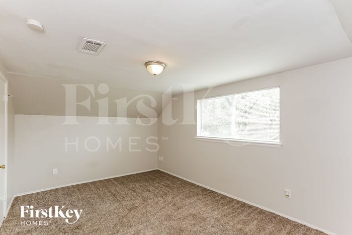 Building Photo - 3923 Treeline Dr