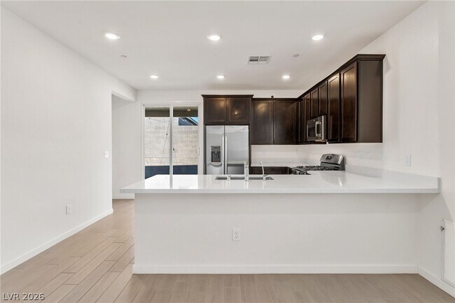 Building Photo - 9398 Noble Fir Rdg Ave