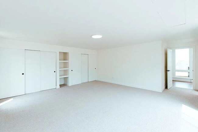Building Photo - LUX 3BD, 3BA Foothills Home Only 5 Minutes...