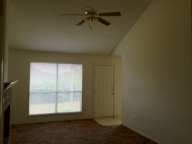 Building Photo - Duplex