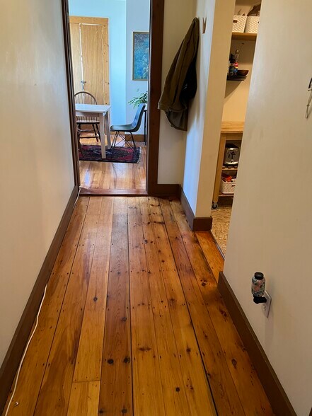 Building Photo - 6 Plymouth St