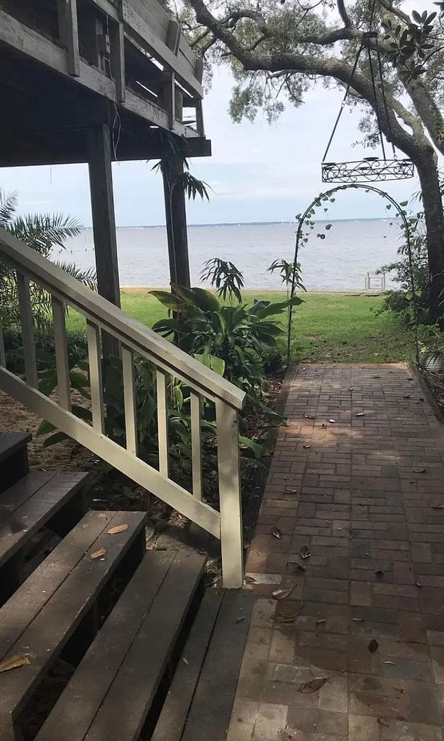 Building Photo - Beautiful 3B/3.5B Waterfront Fully Furnished Home available for Long-Term Rental!