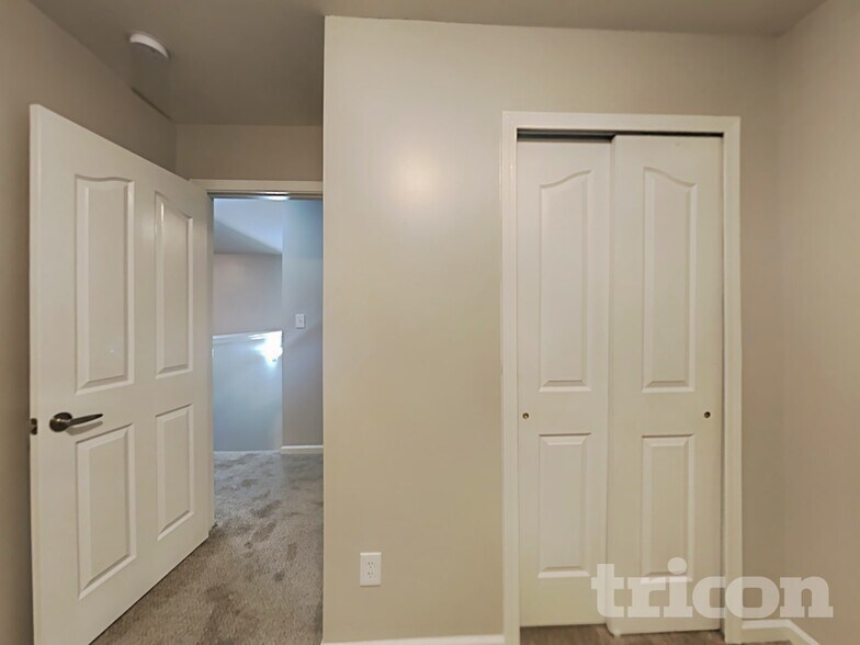 Building Photo - 4037 Dover Downs Dr