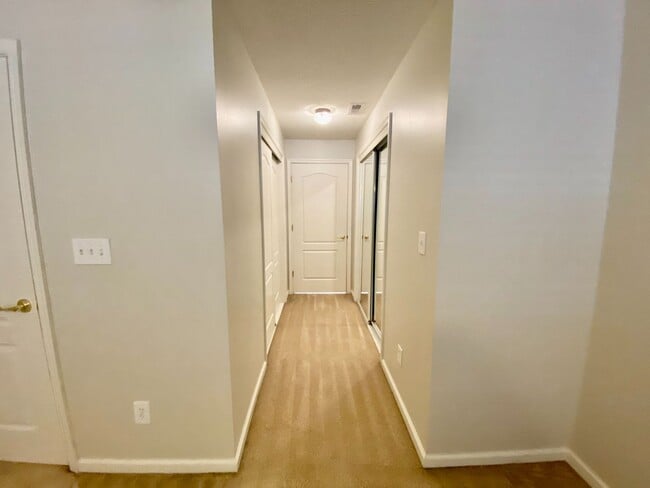 Building Photo - Super-Cute Condo!  First Floor - 1-Story - Fenced Patio - Storage - Pet Friendly!