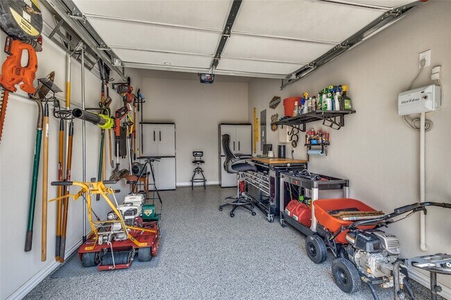 Building Photo - 11112 Lacey Oak Ridge
