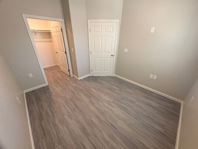 Building Photo - Upgraded 1 bed, 1 bathroom home in Visalia CA.